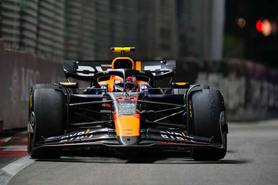 ¡Drama y Cheesecake! Lando Norris Arrasa en Singapur y Checo... ¿Qué Pasa?