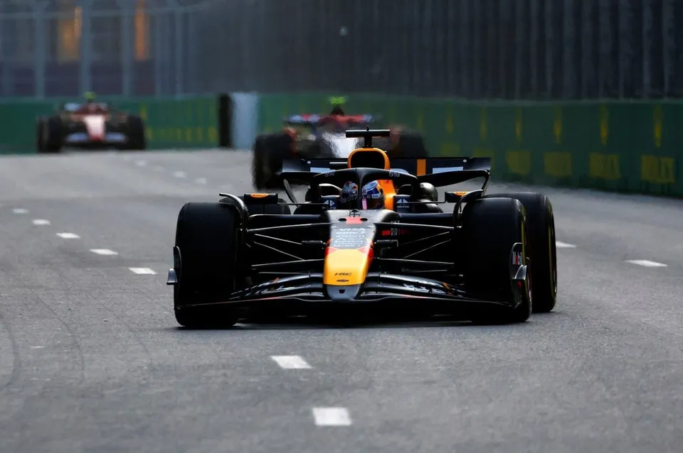 ¡Desmadre en Bakú! Verstappen y Checo en la cuerda floja del F1!