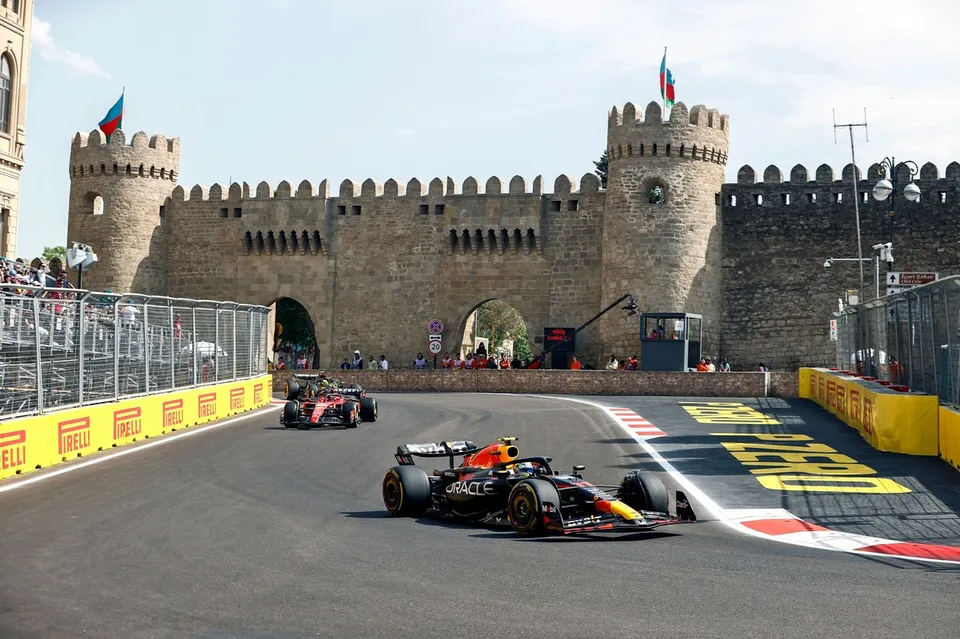 ¡Velocidad y Drama! ¿Puede Checo Pérez Repetir su Victoria en Azerbaiyán?